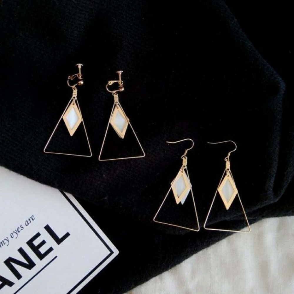 LAST ONE ๐ Geometric Triangle Earrings - Picture 3 of 4